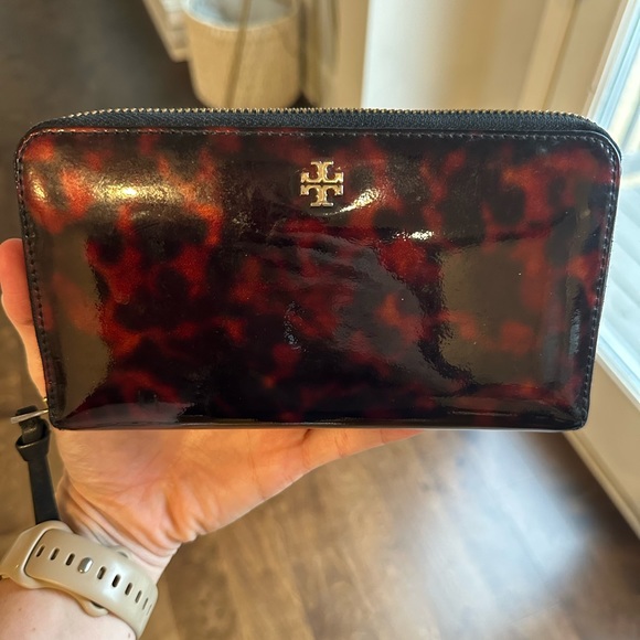 Tory Burch Tortoise Shell Robinson Zip Wallet - Picture 1 of 5